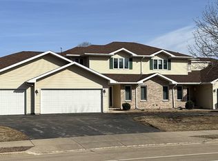 1034 S Oakwood Rd, Oshkosh, WI 54904