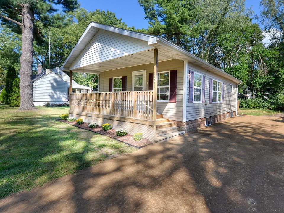 スマイルページ 1621 Maple St, Niles, MI 49120 | MLS #26047491 | Zillow