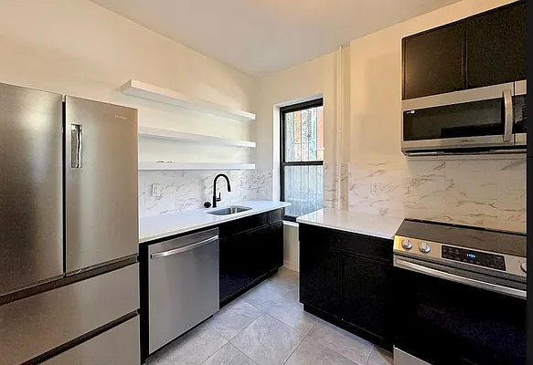 Rented by Pear NYC LLC | media 9