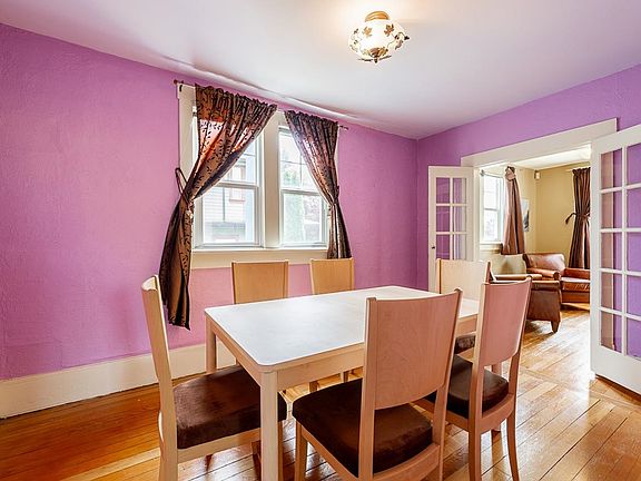 4th image of 264 W Queens Rd N