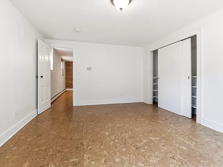 975 S Vine St — Photo 30