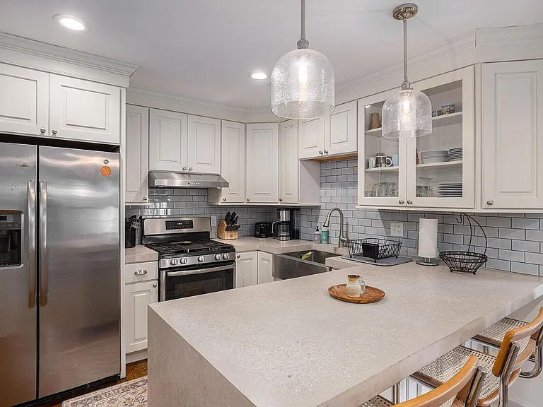 826 Symmes Dr — Photo 9