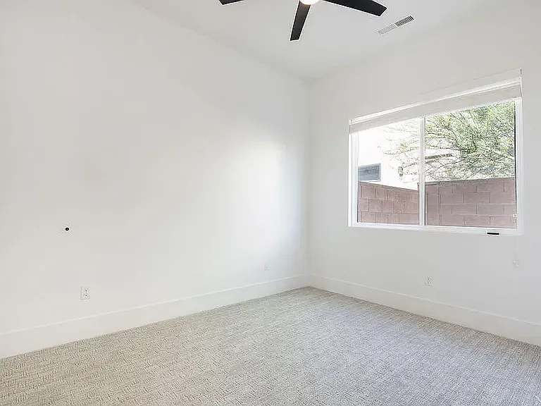 147 E Terrace Ln — Photo 29