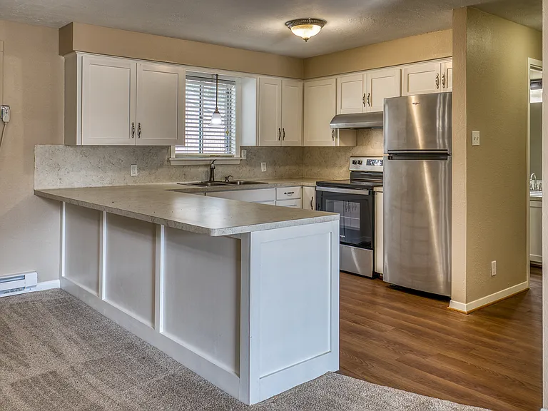 401 E Main St — Photo 10