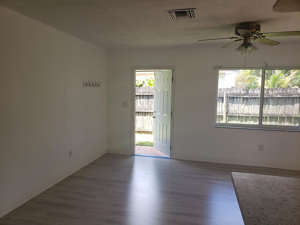 1st image of 6233 SW 37th Ct