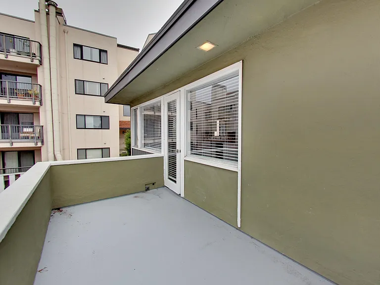 311 Lester — Photo 23