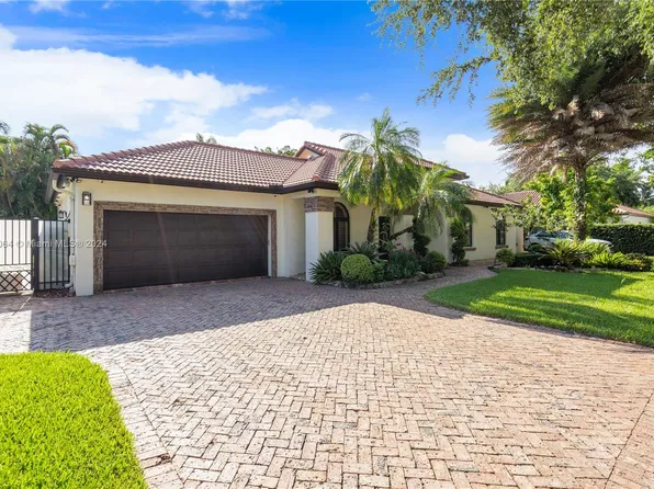 15600 NW 82nd Ct, Miami Lakes, FL 33016