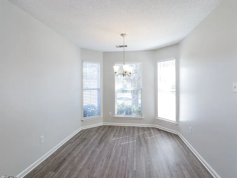 10104 Cross Hill Rd — Photo 5