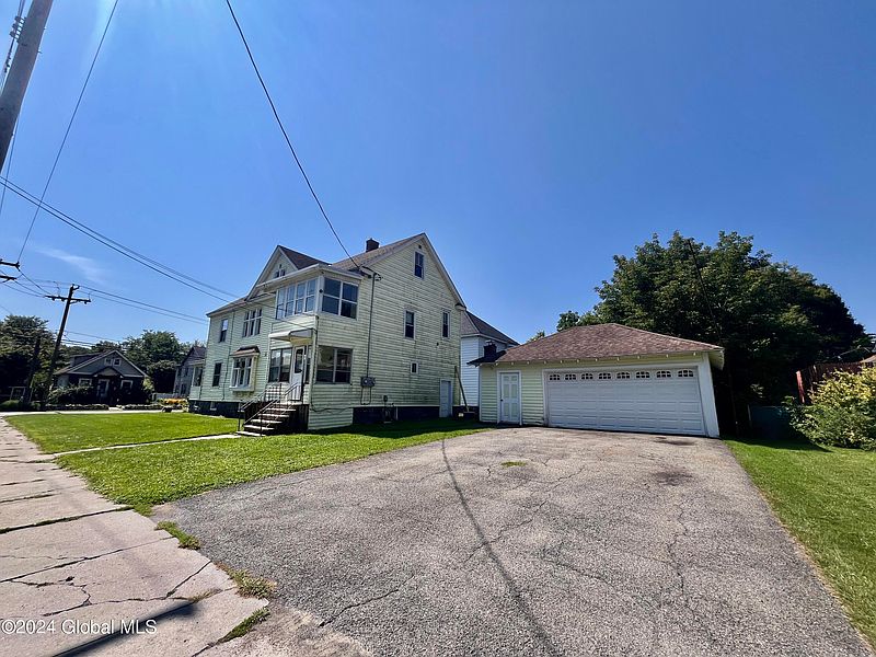 5th image of 250 W Fulton Street