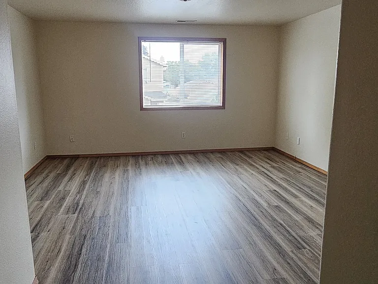 457 NE Knights Bridge Rd — Photo 29