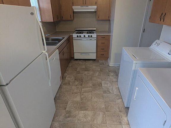 4th image of 35 Maplewood Ct APT D