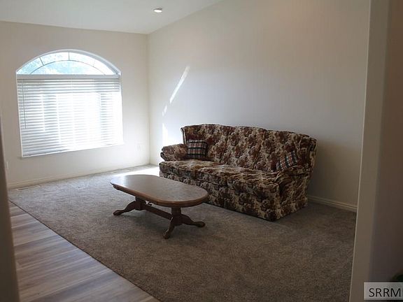 3rd image of 3741 E Briar Creek Ln