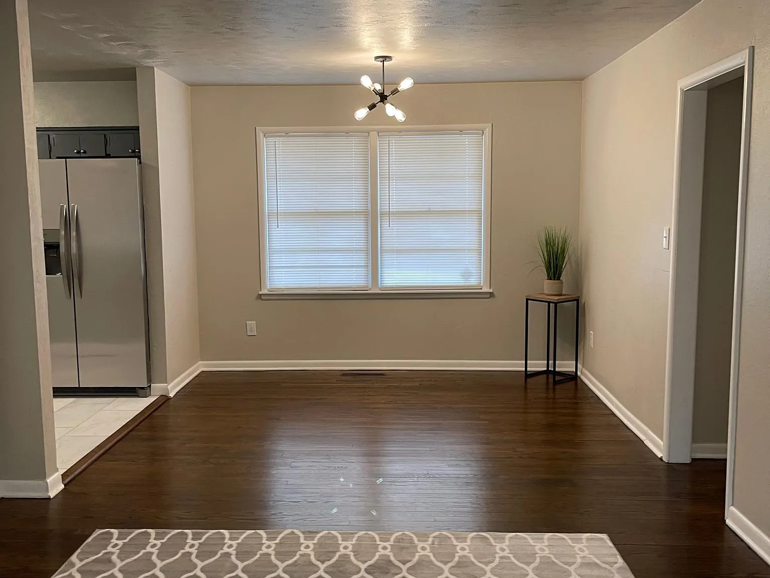 3 bed, 956 sqft, $1,200 — Photo 3