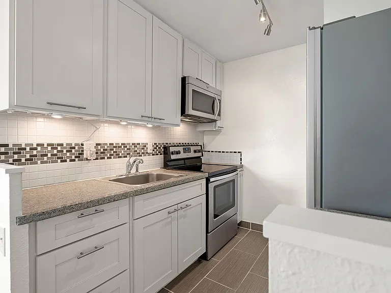 2092 Kuhio Ave #906 — Photo 3