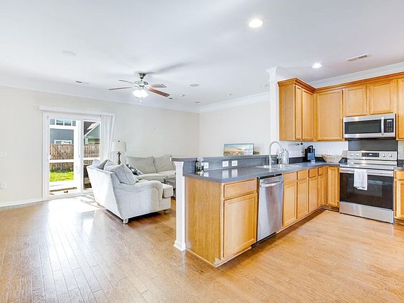 5th image of 282 Swallowtail Ln