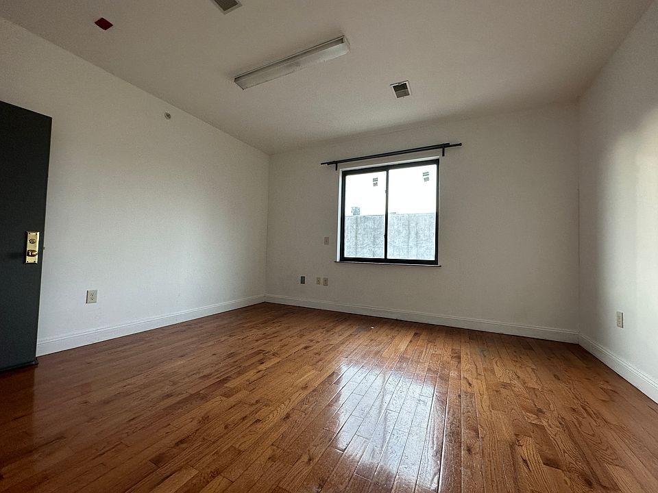 2nd image of 1231 N 15th St #2A