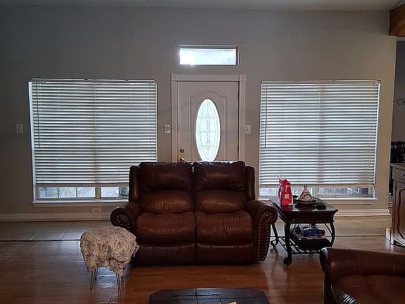 3rd image of 3909 Cattleman Dr