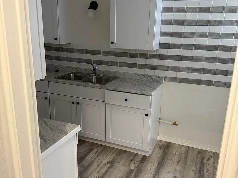 628 E Elk Ave #101 — Photo 9