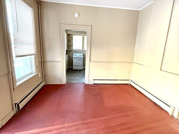 5th image of 124 Smith Ave #2