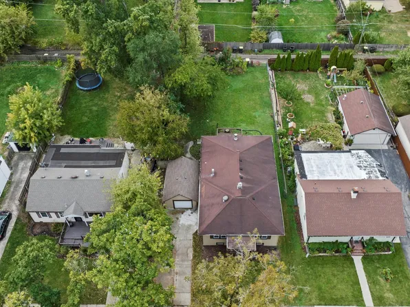 226 N Wilmette Ave, Westmont, IL 60559