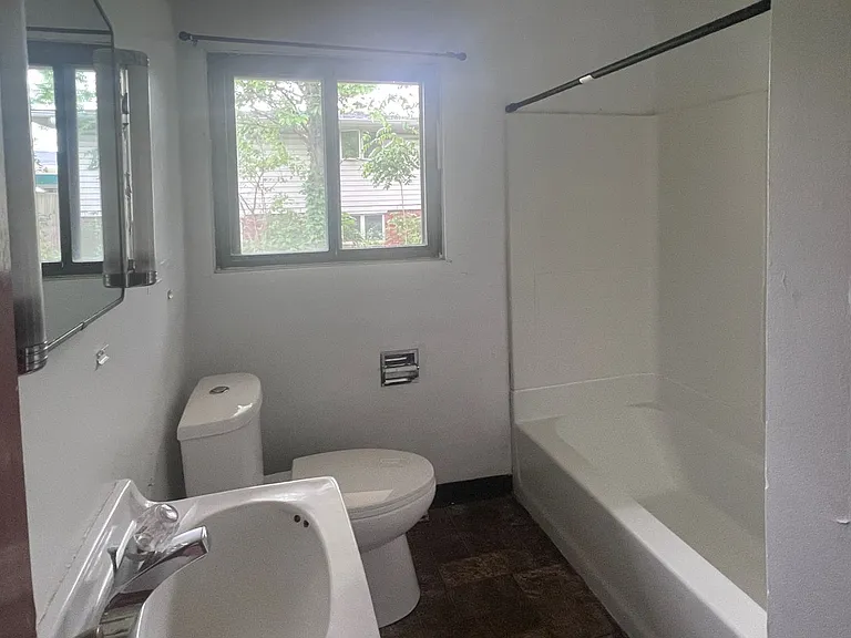 2634 N Salisbury St — Photo 10