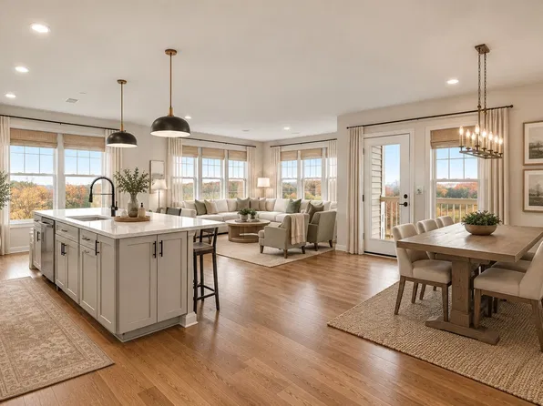 250 Martins Lndg #106, North Reading, MA 01864
