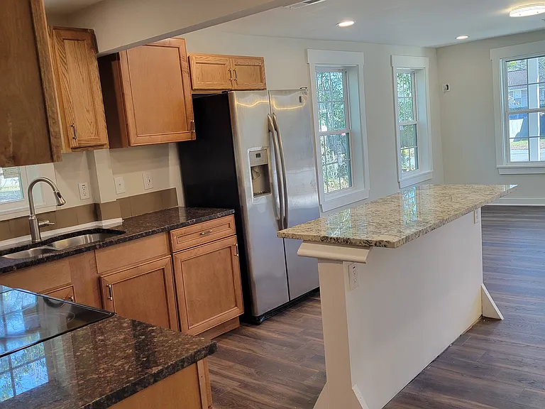 15 Montgomery Ave — Photo 8