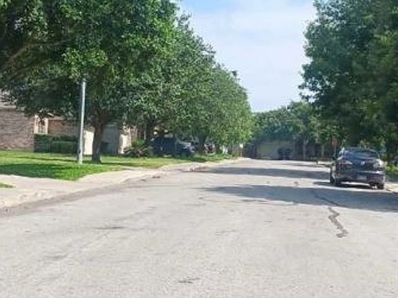 Exterior Neighborhood (street photo)
