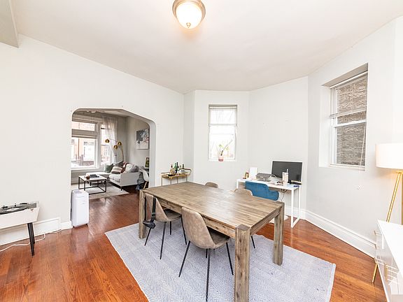 3rd image of 1471 W Erie St #1
