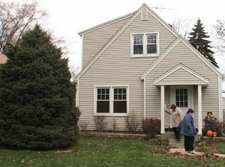 307 Lakelawn Blvd, Aurora, IL 60506