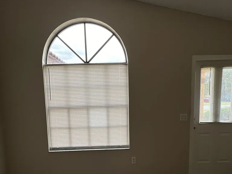 319 Oak Track Dr — Photo 2
