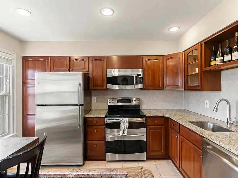 2302 Sanford St — Photo 67