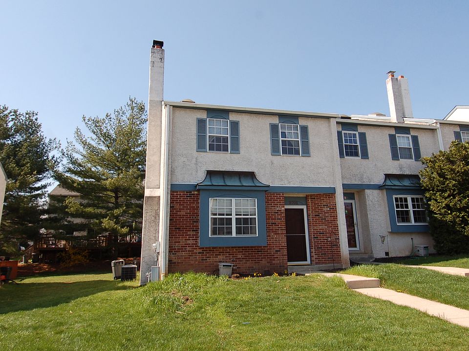 2701 Dawn Way 19460 End Unit