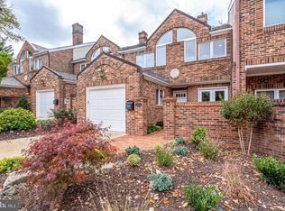 2454 N Wakefield Ct, Arlington, VA 22207
