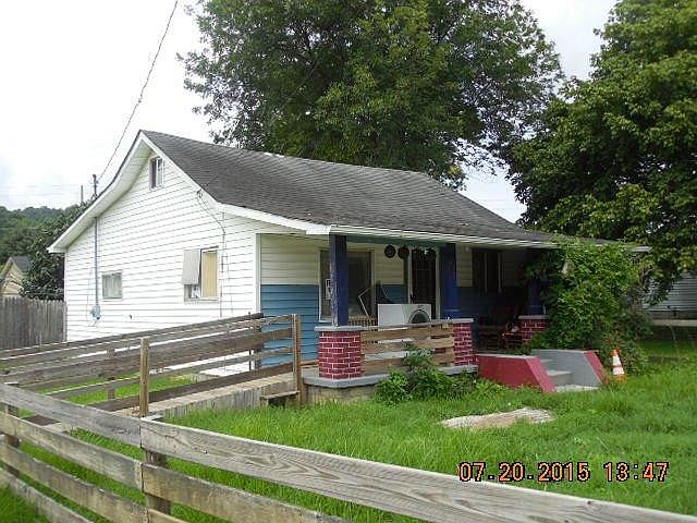 2nd image of 825 Clearfield St