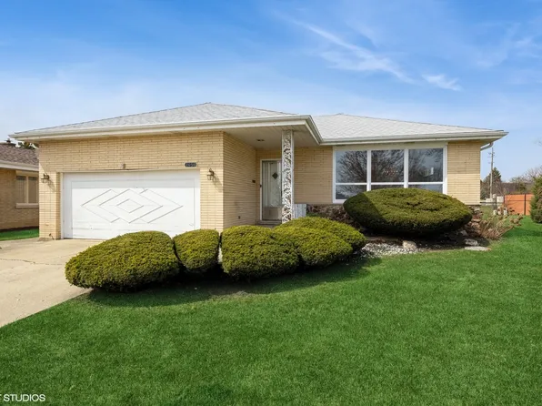 2450 Wellington Ave, Westchester, IL 60154