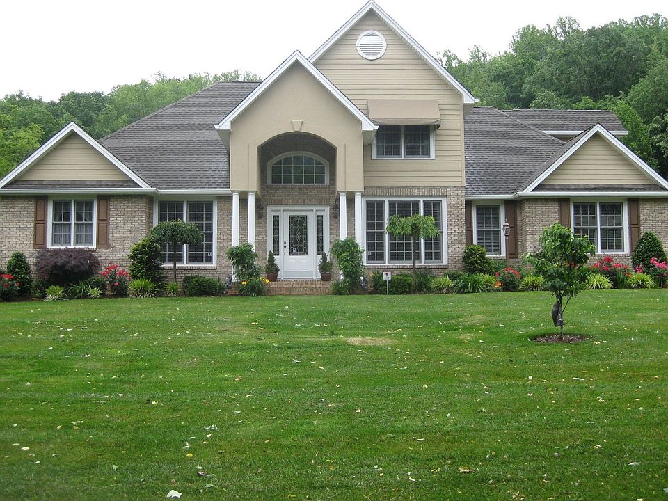 1st image of 141 Country Club Dr