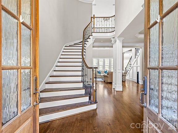 5th image of 253 Old Post Rd