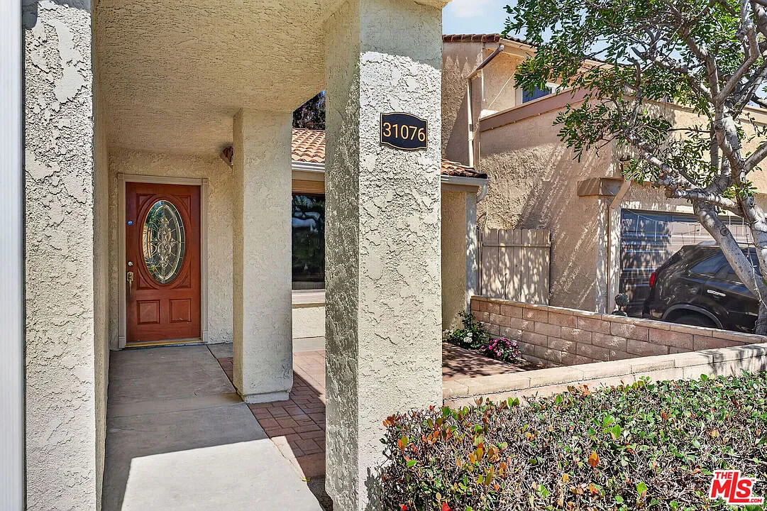 2 bed, 2.0 bath, 1451 sqft, $4,500 — Photo 4