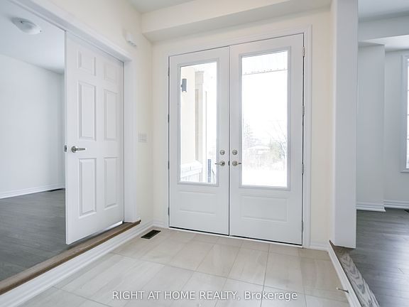 4th image of 215 Sutherland St S