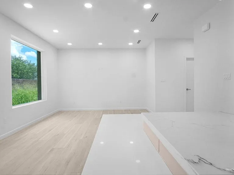 2714 Melody St — Photo 11