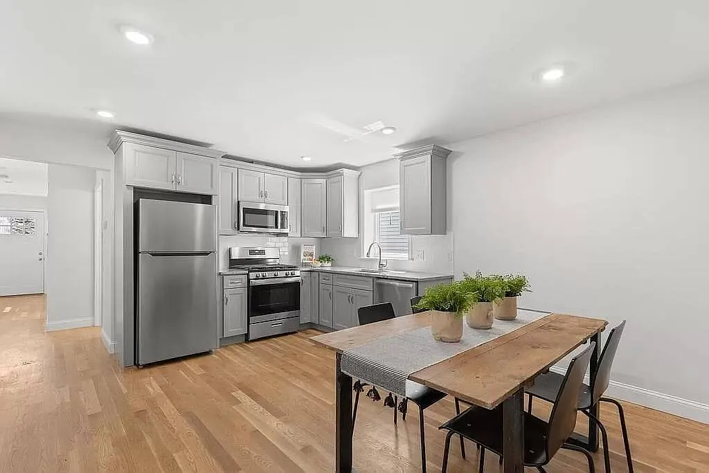2 bed, 850 sqft, $3,000 — Photo 2