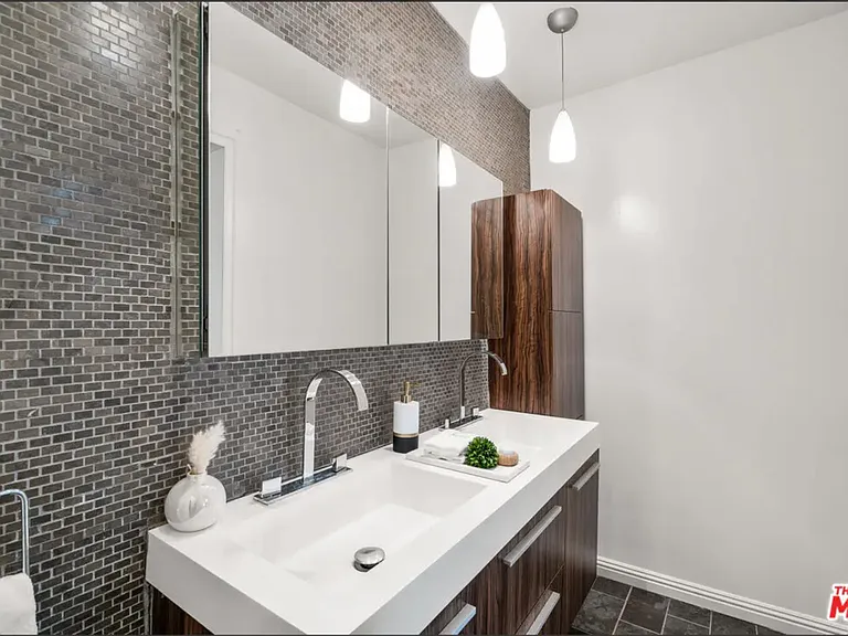 1021 N Crescent Heights Blvd #207 — Photo 15