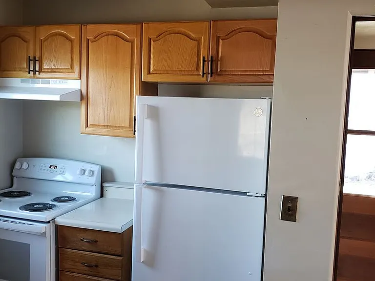 935 NE Maple St — Photo 10