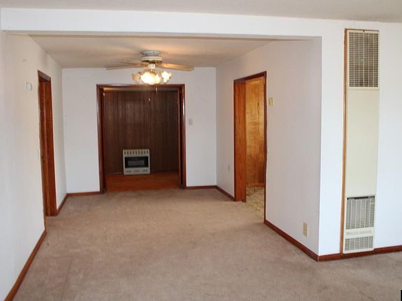 5th image of 404 Cedar St