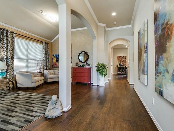 Front of house has formal dinning room and living room.