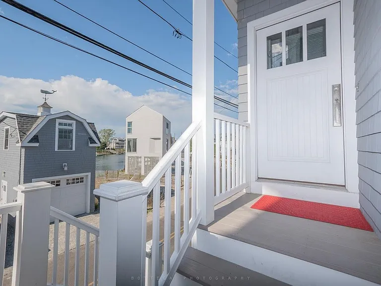 2123 Fairfield Beach Rd — Photo 8