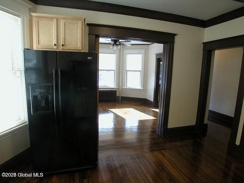 4th image of 423 Hamilton Street