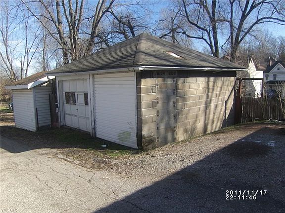 detached garage