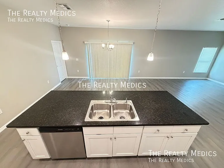1611 Fannin Ave NW — Photo 8